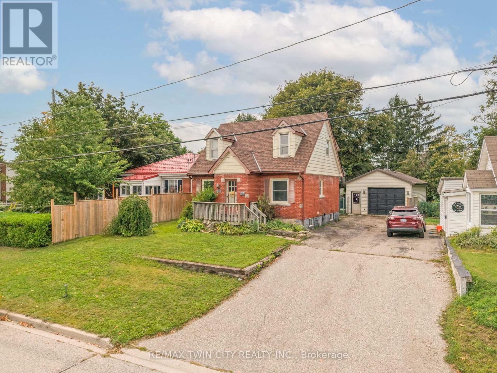 60 Park Road N Property Photo 40