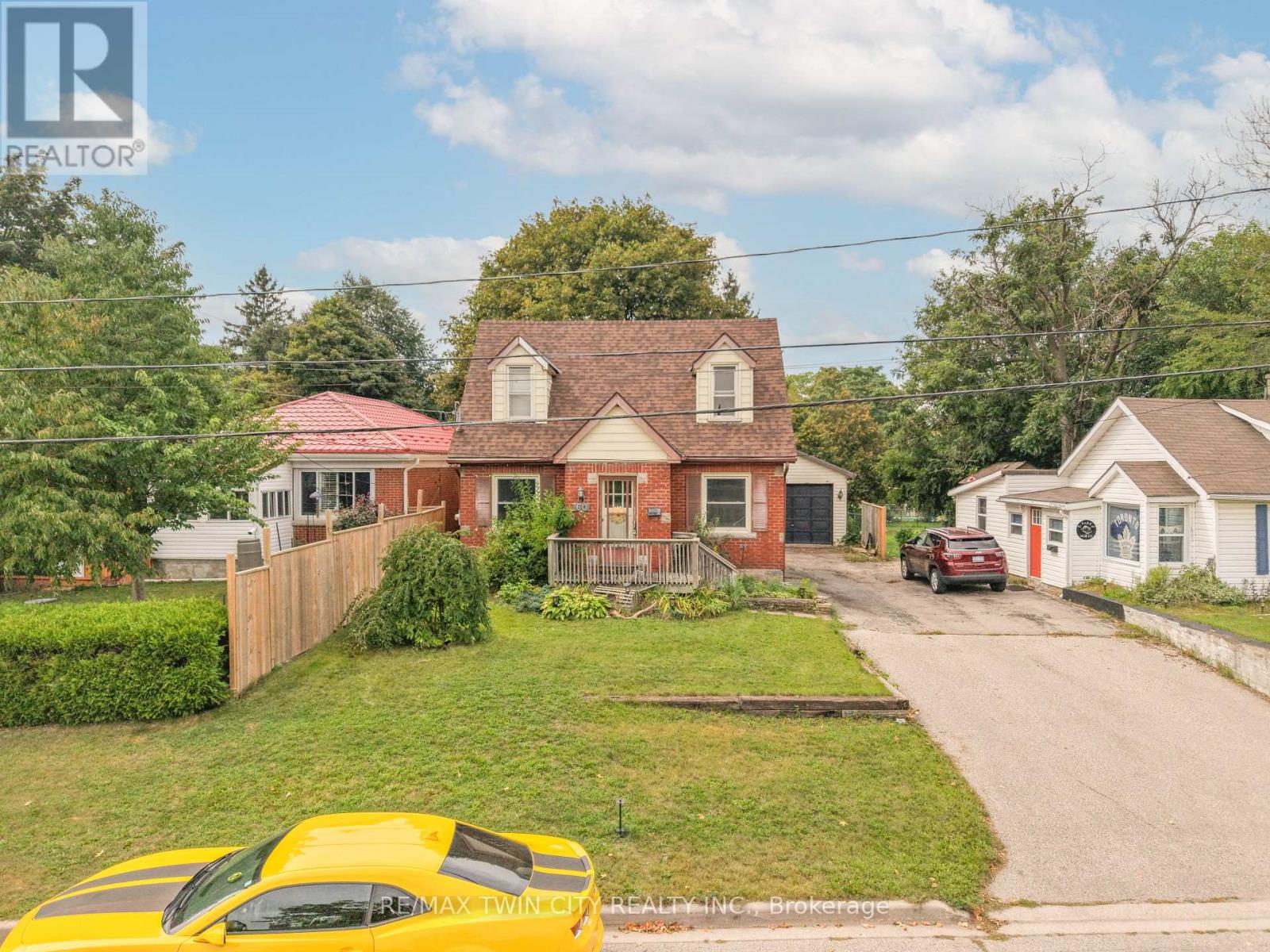 60 Park Road N Property Photo 41