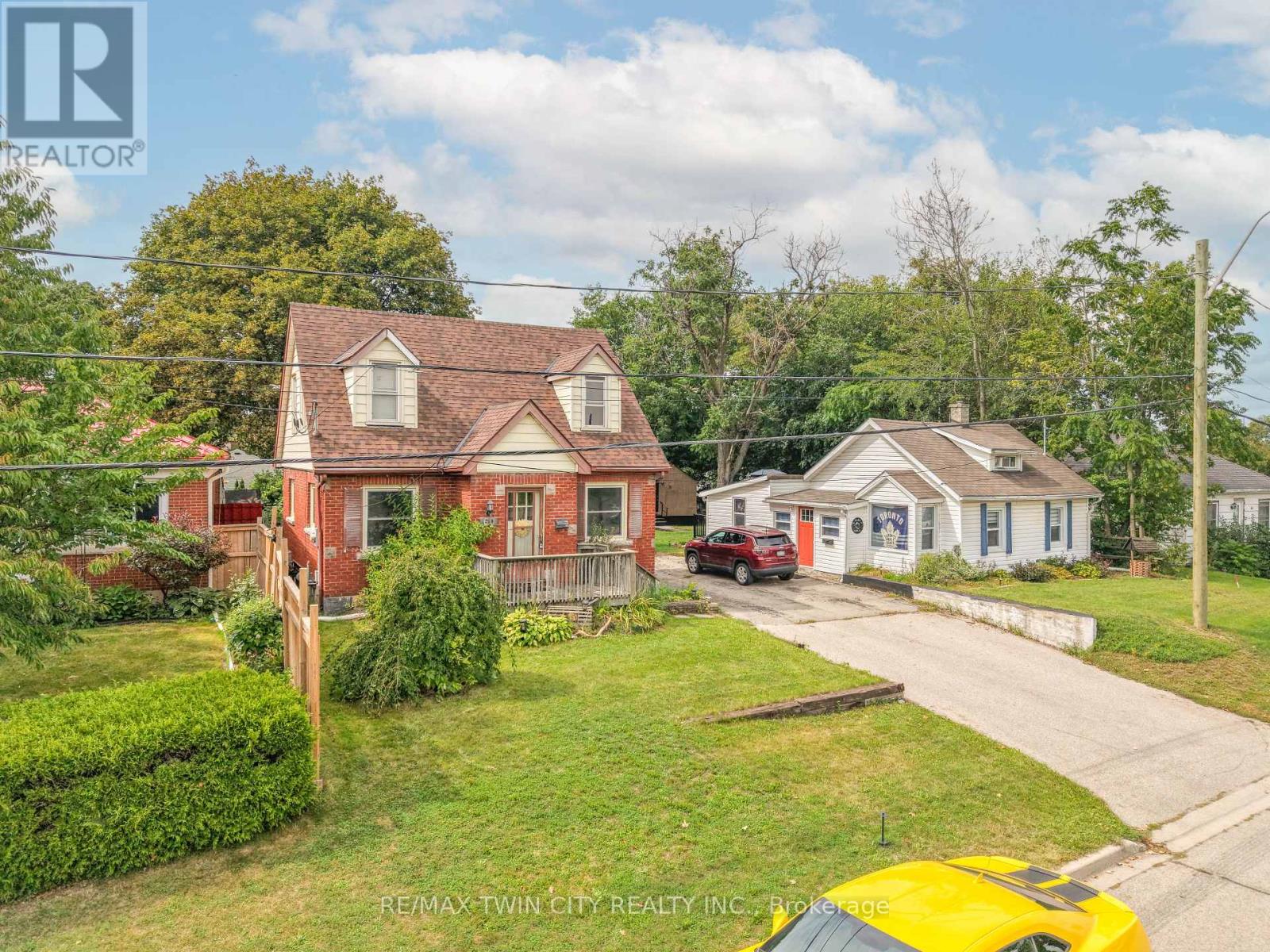 60 Park Road N Property Photo 42