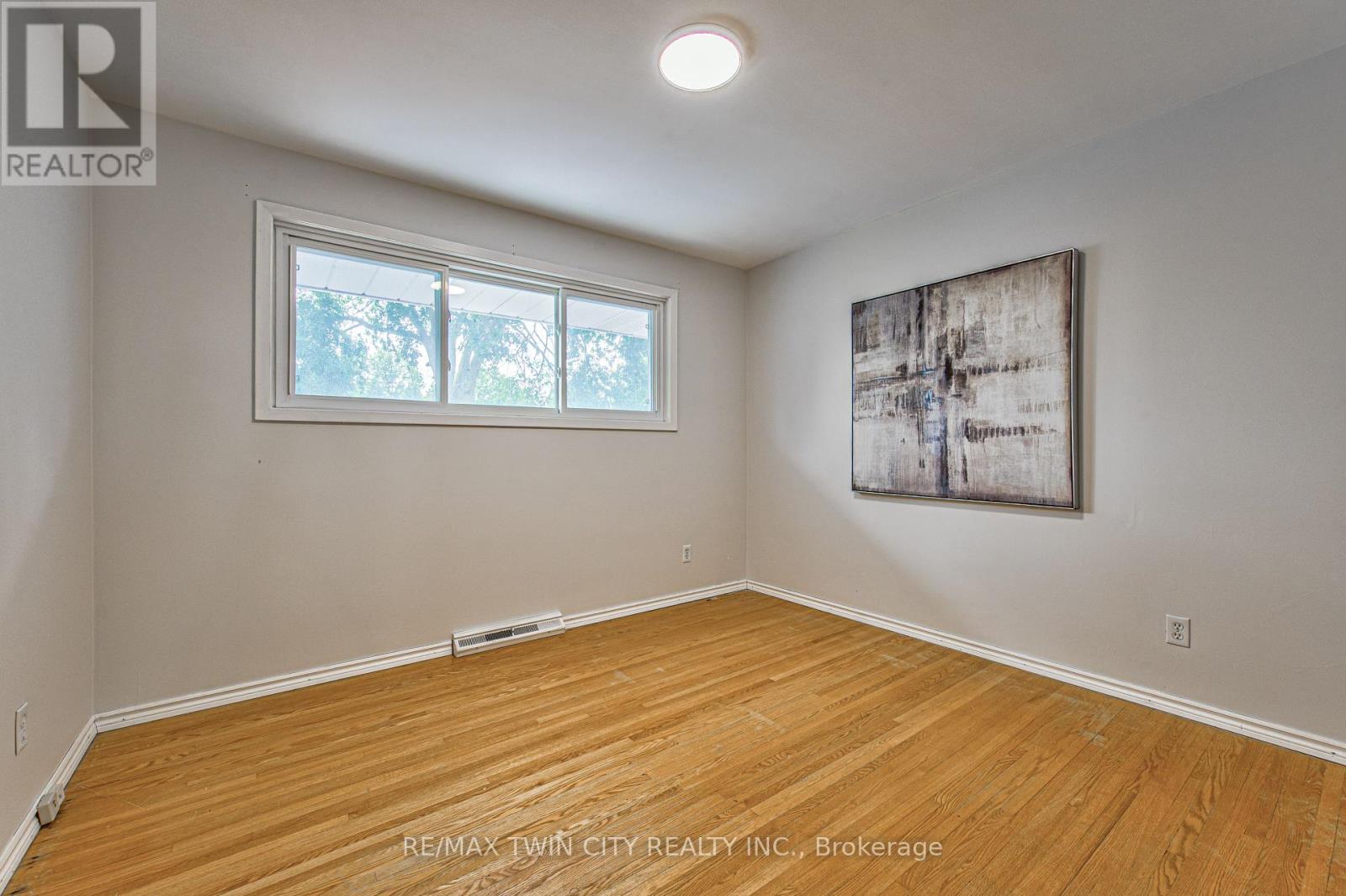 104 Springbank Crescent Property Photo 16