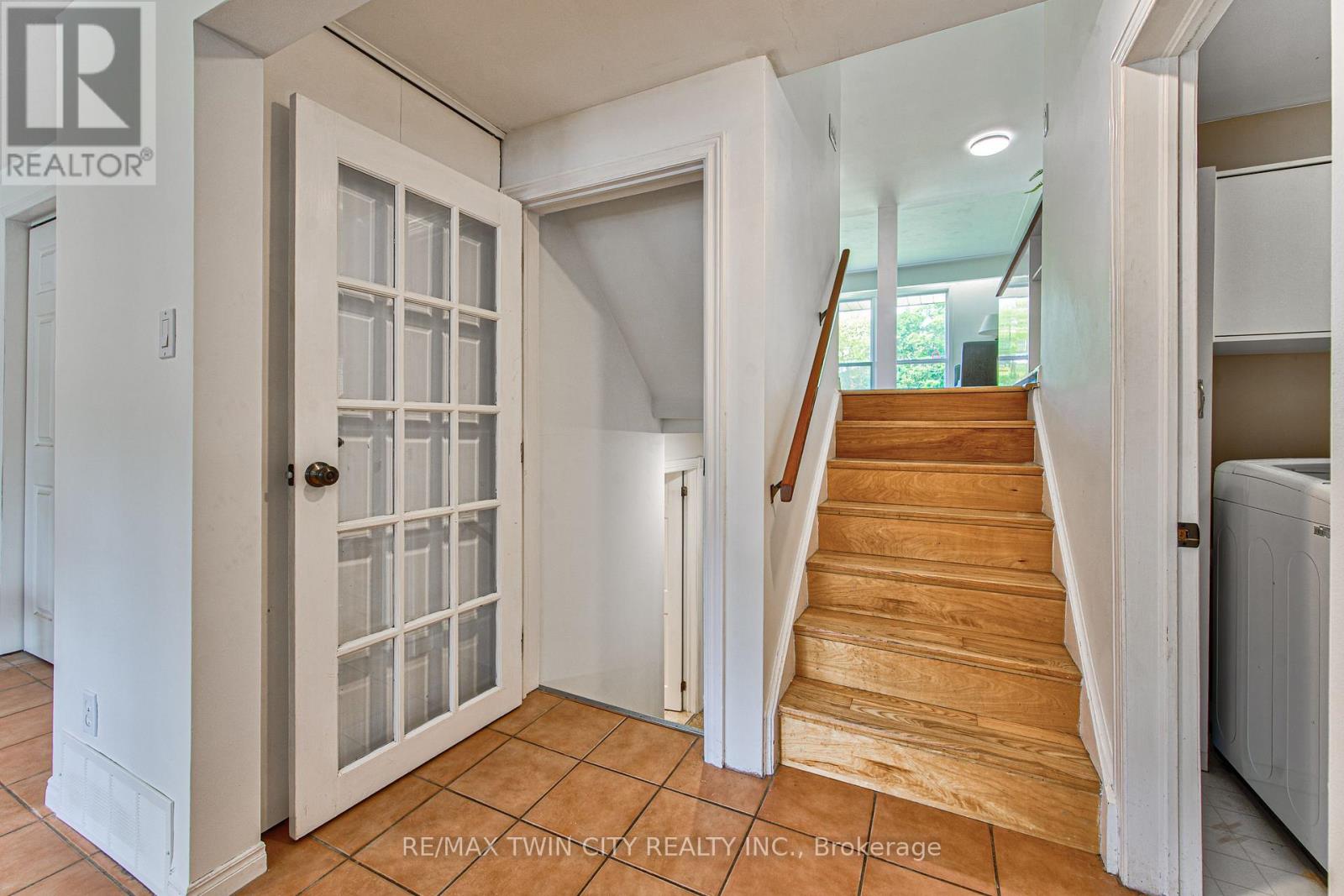 104 Springbank Crescent Property Photo 20