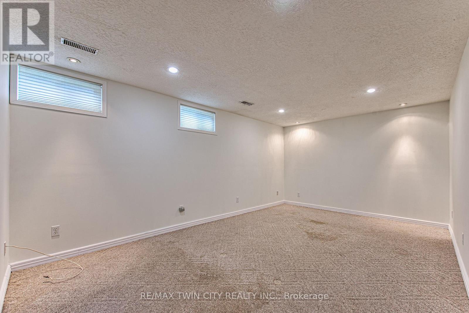 104 Springbank Crescent Property Photo 26