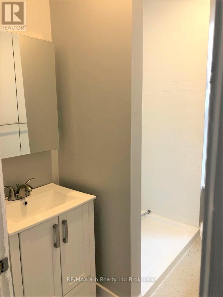 2 - 44 Stanley Street Property Photo 6