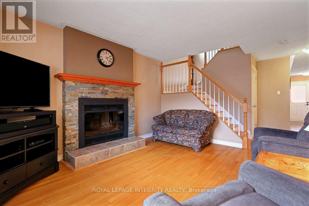 390 Oaklawn Crescent Property Photo 9
