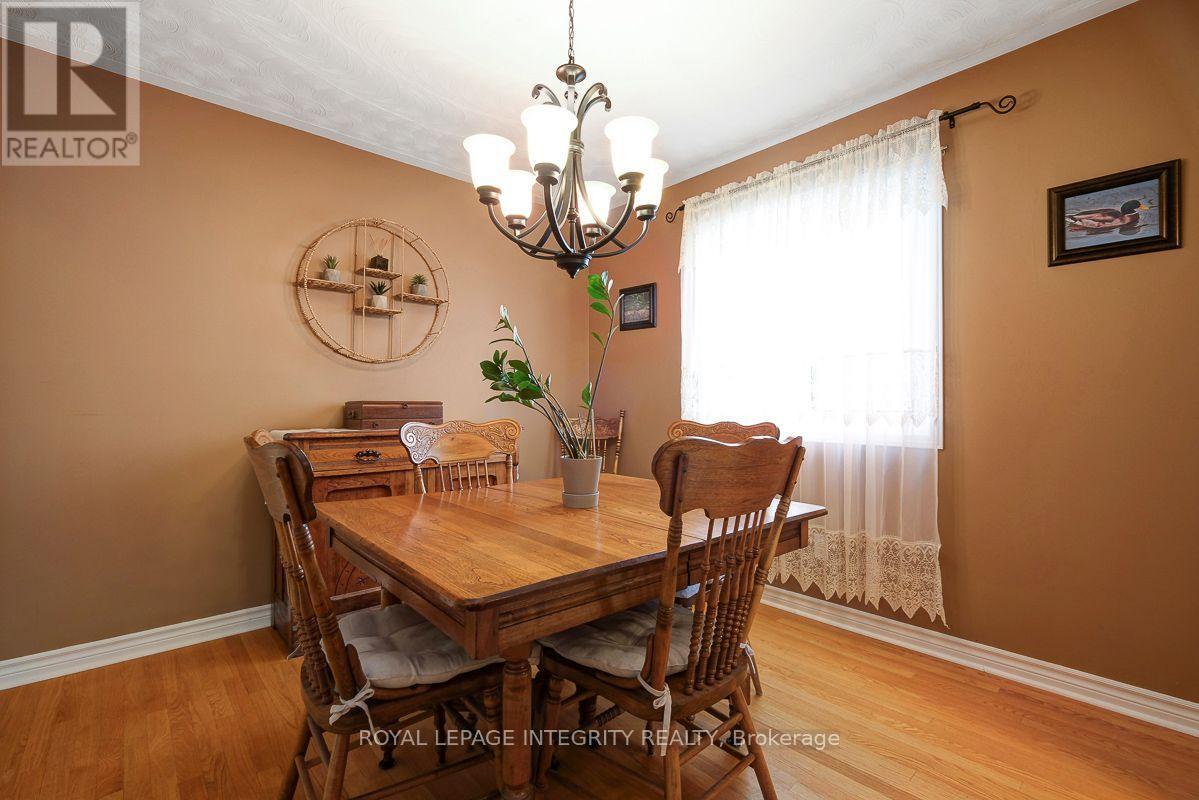 390 Oaklawn Crescent Property Photo 11