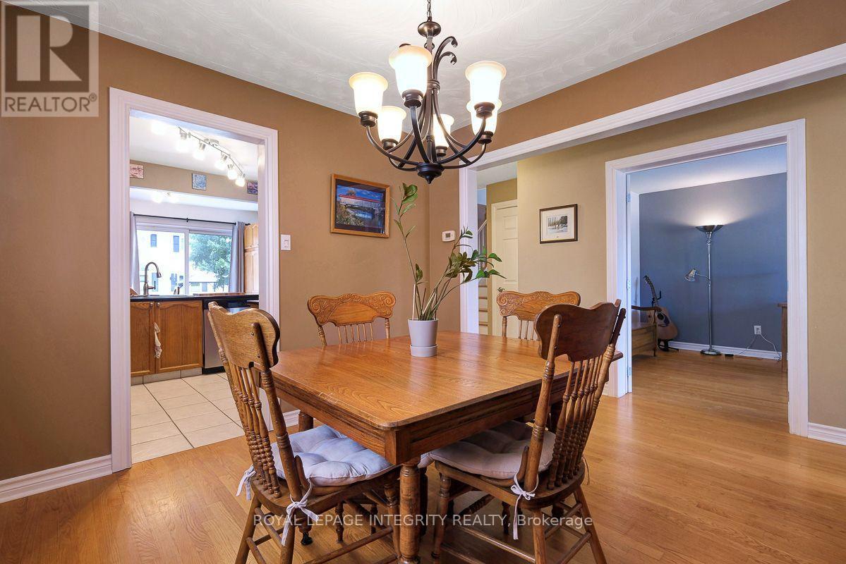390 Oaklawn Crescent Property Photo 13