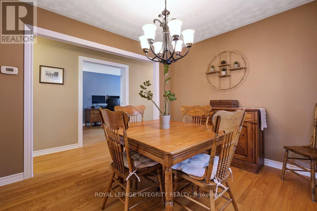 390 Oaklawn Crescent Property Photo 15