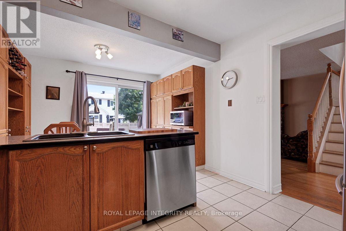 390 Oaklawn Crescent Property Photo 17