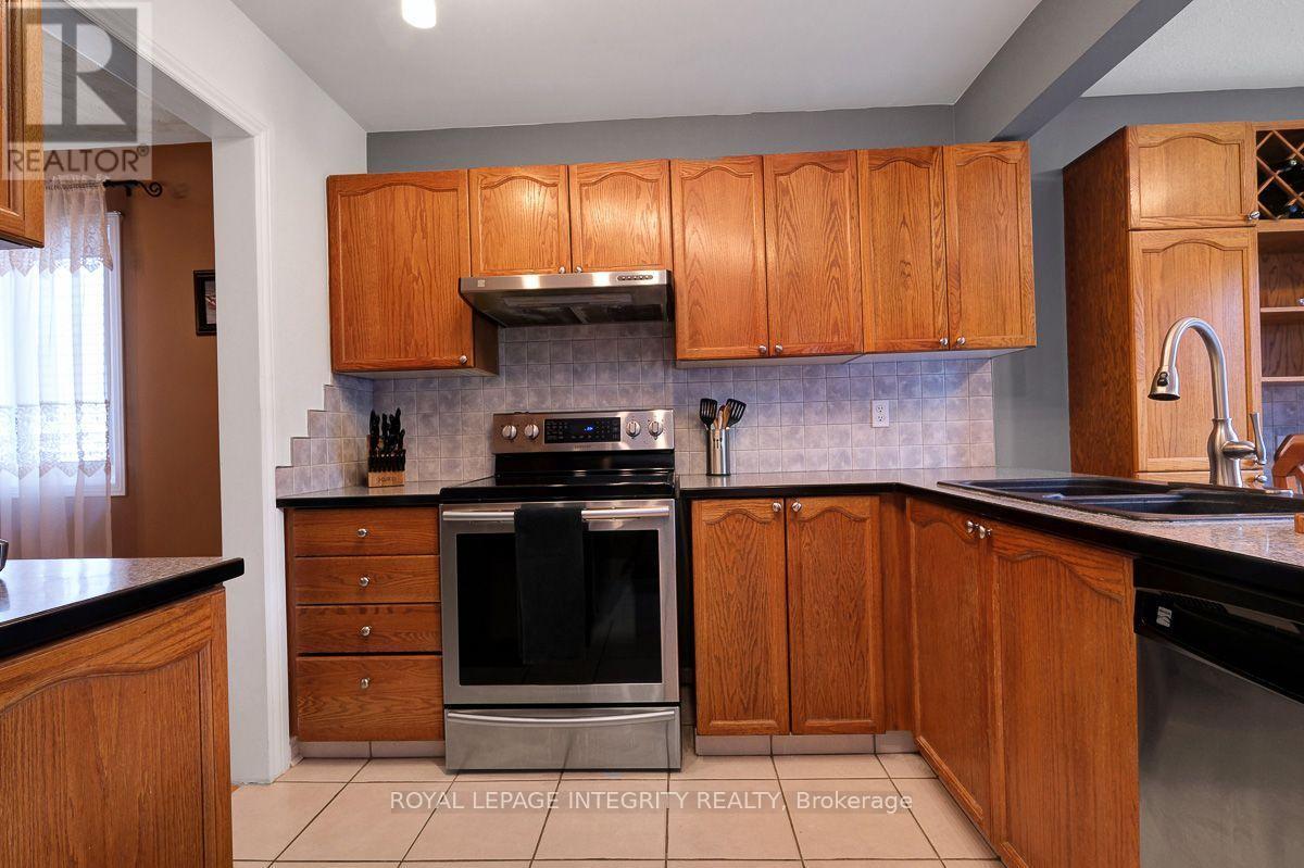 390 Oaklawn Crescent Property Photo 18