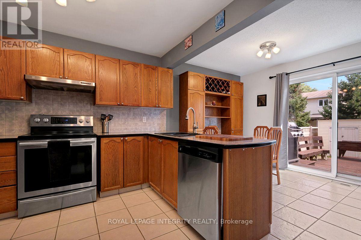 390 Oaklawn Crescent Property Photo 19