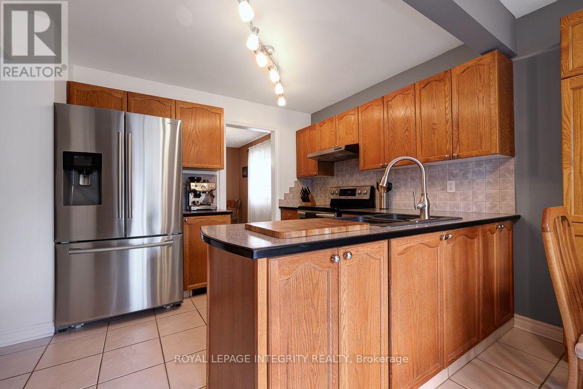 390 Oaklawn Crescent Property Photo 21