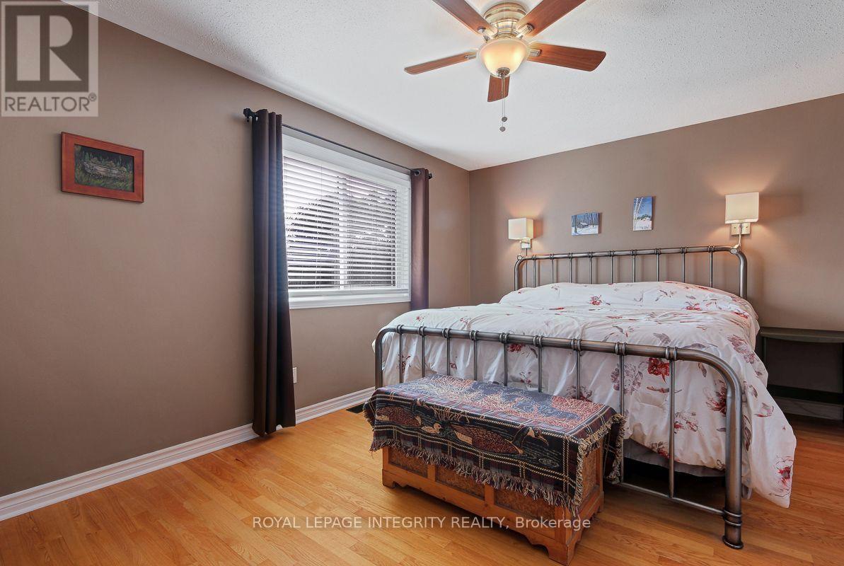 390 Oaklawn Crescent Property Photo 25