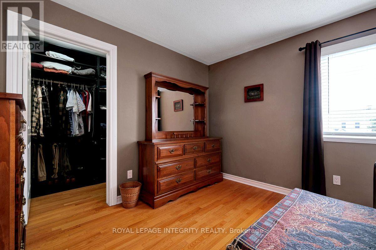 390 Oaklawn Crescent Property Photo 26