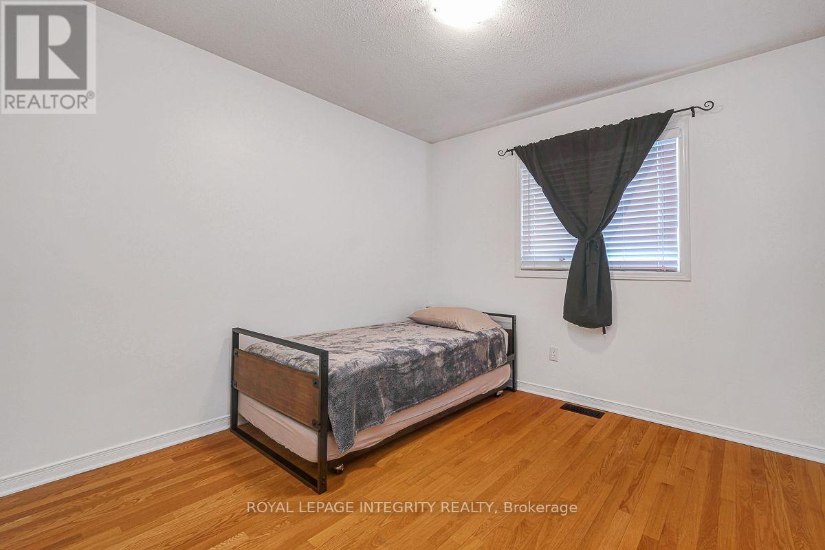 390 Oaklawn Crescent Property Photo 29