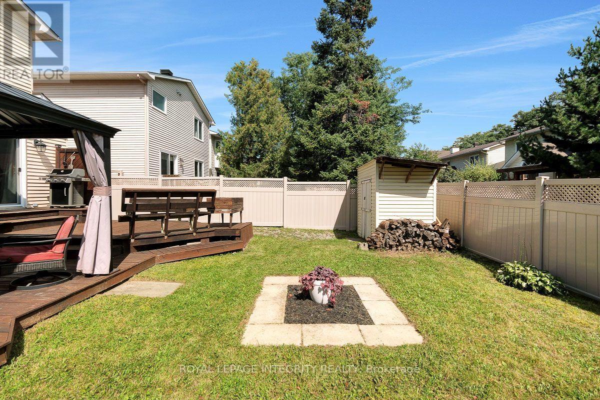 390 Oaklawn Crescent Property Photo 41