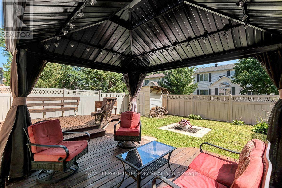 390 Oaklawn Crescent Property Photo 44