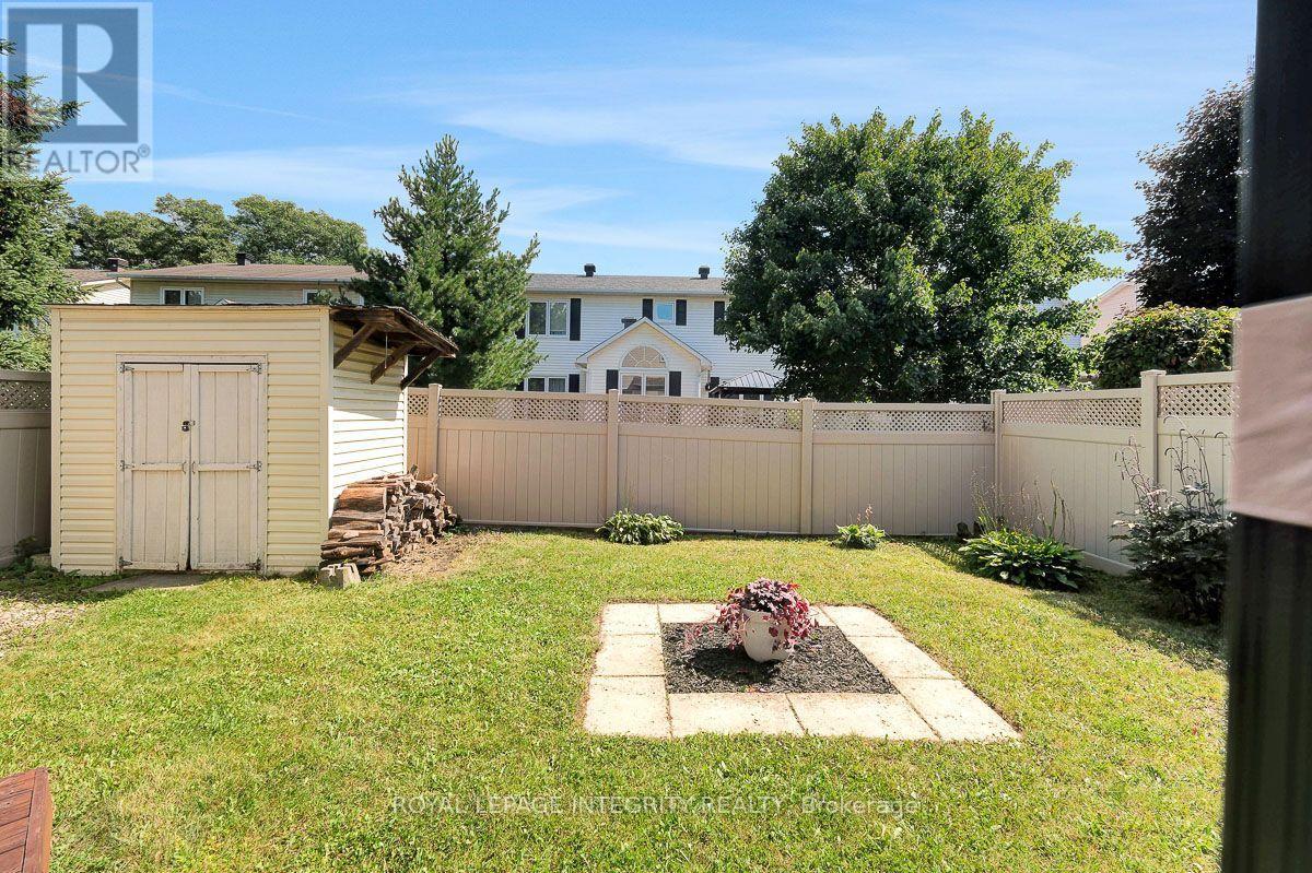 390 Oaklawn Crescent Property Photo 46