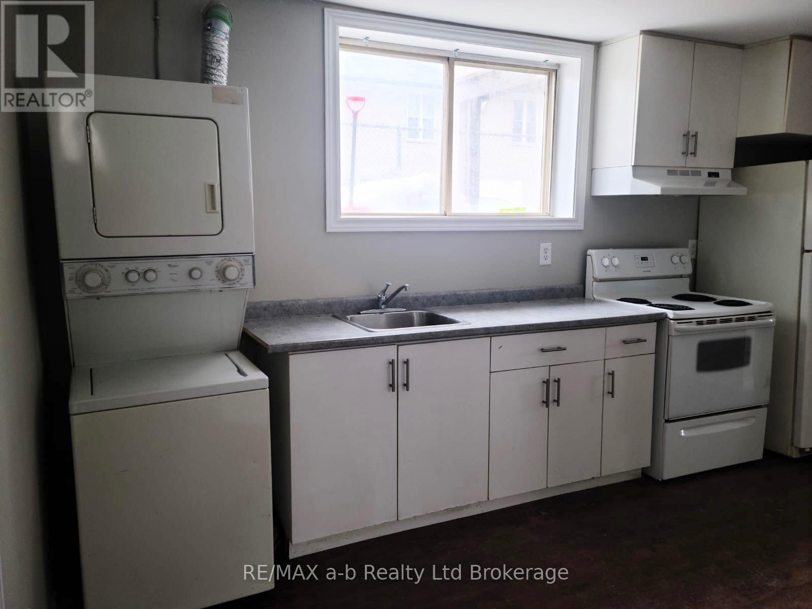 3 - 44 STANLEY STREET Property Photo 1