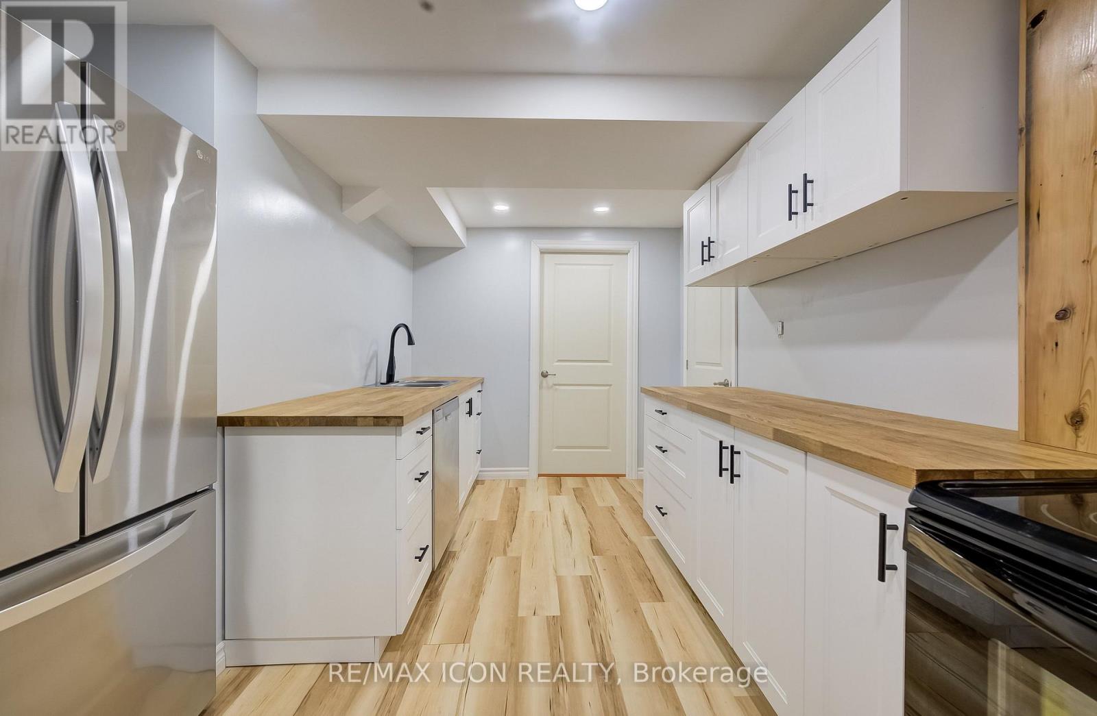 910 Walton Avenue N Property Photo 35