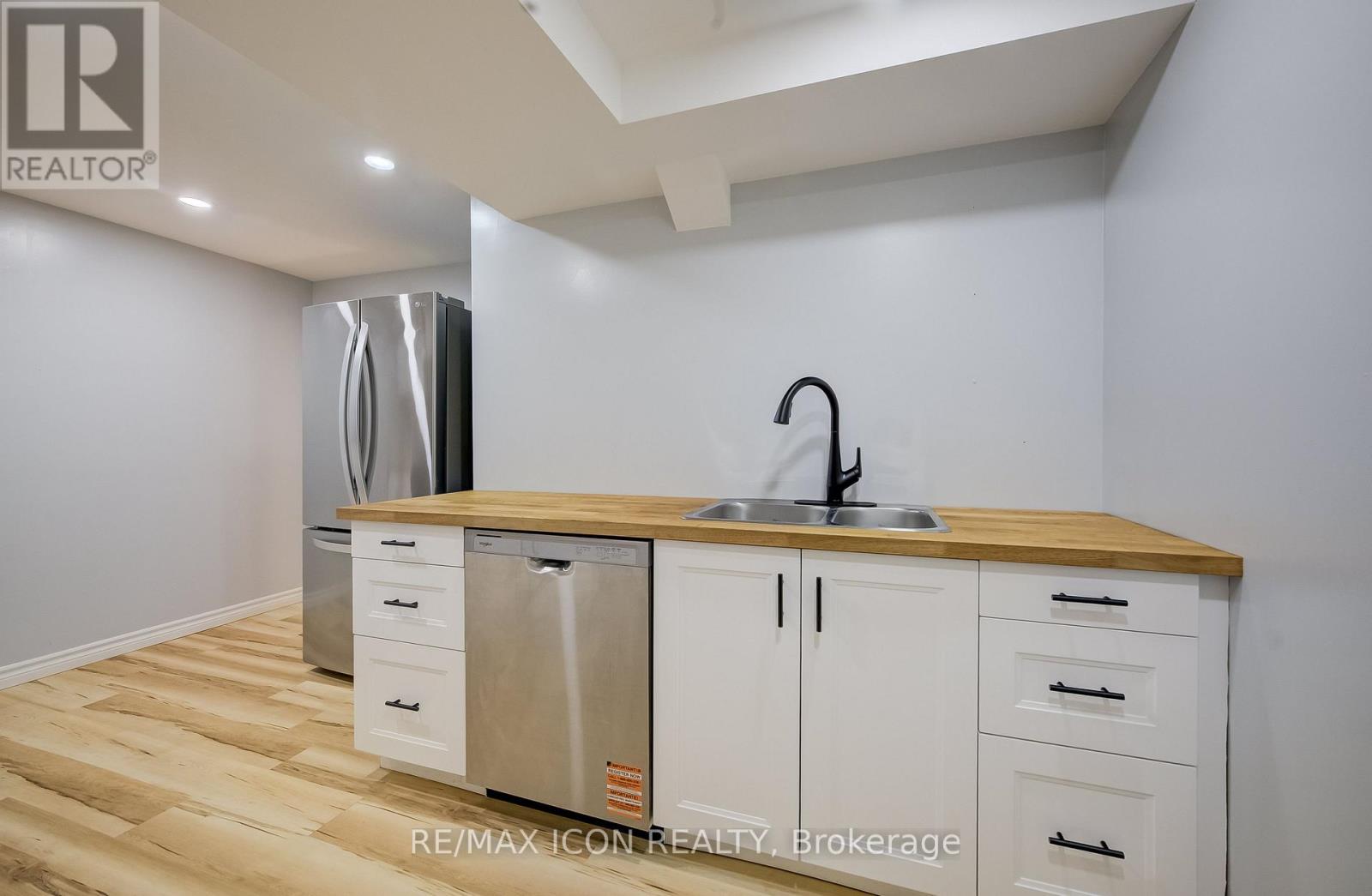 910 Walton Avenue N Property Photo 36