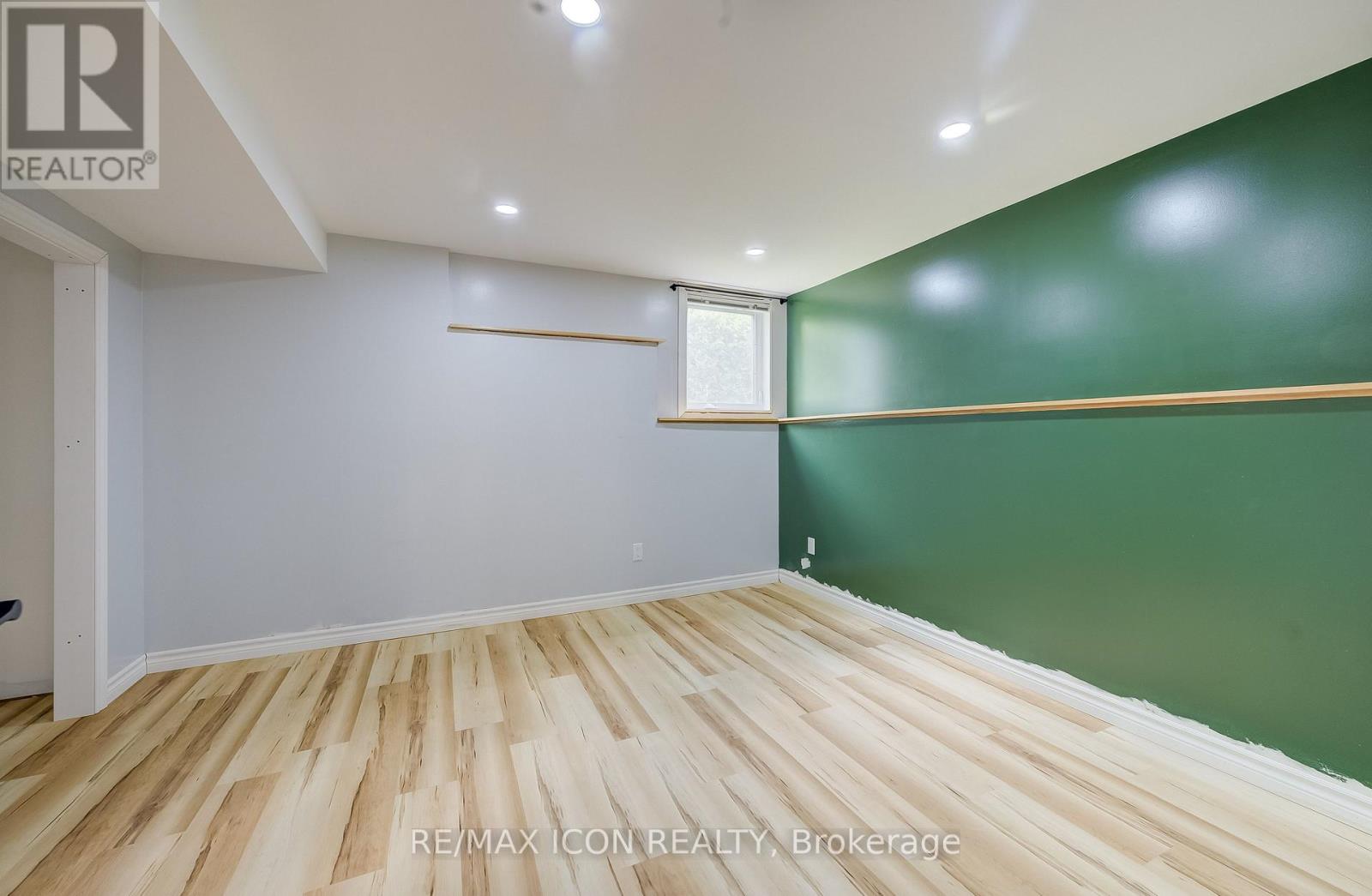 910 Walton Avenue N Property Photo 37