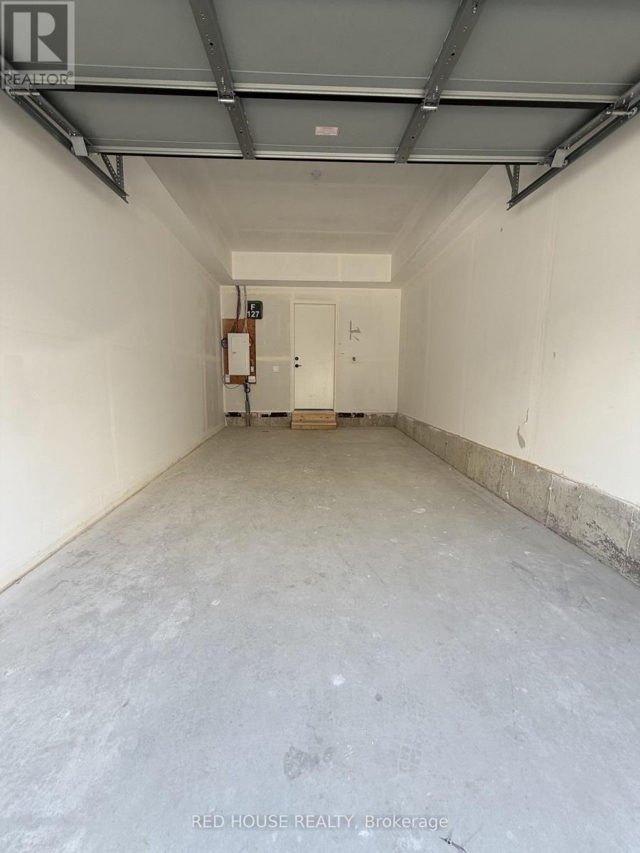 39 Everett Common Property Photo 18