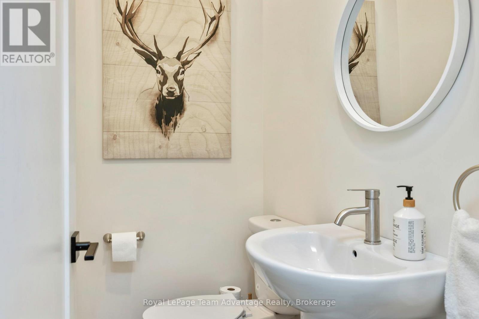 8 Firefly Way Property Photo 5