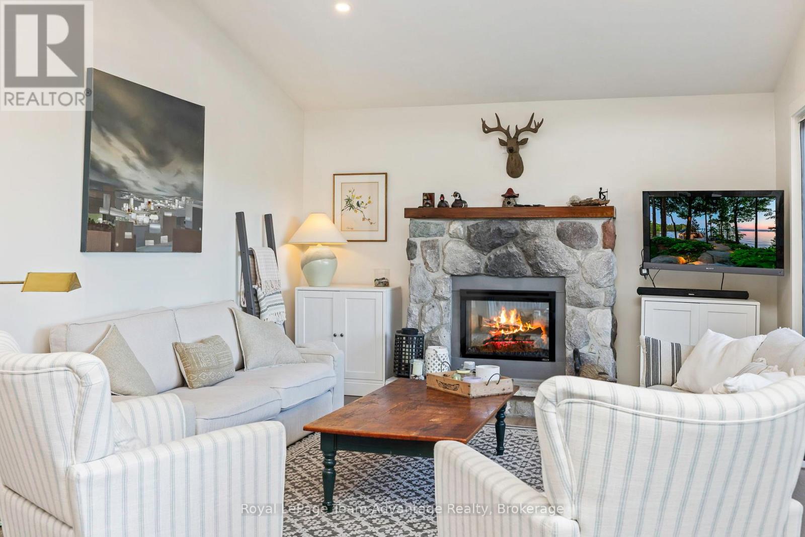 8 Firefly Way Property Photo 9