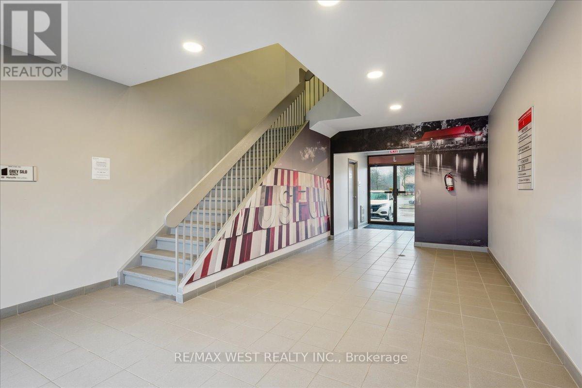 J202 - 155 Frobisher Drive Property Photo 4