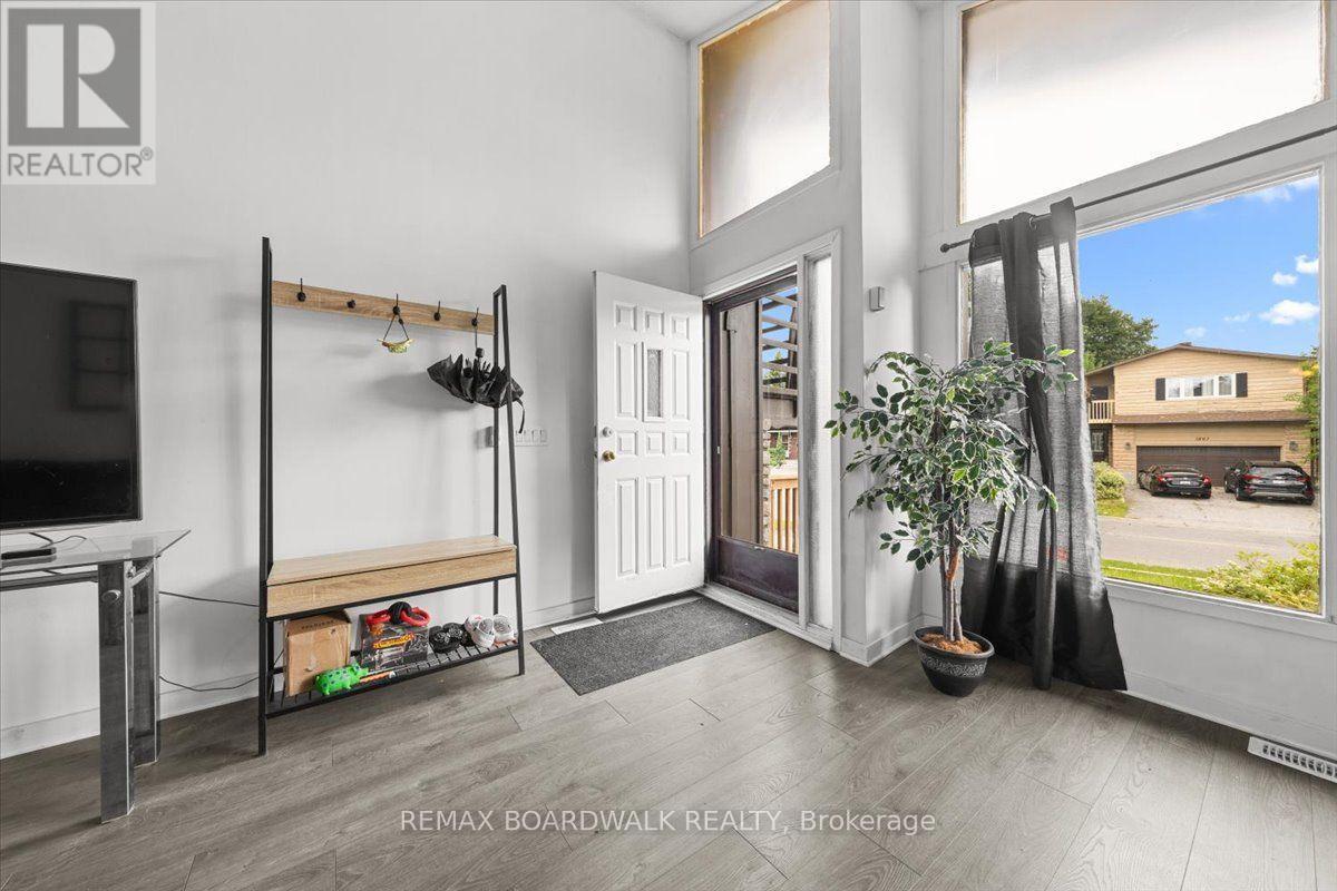 1864 Lenester Avenue W Property Photo 3