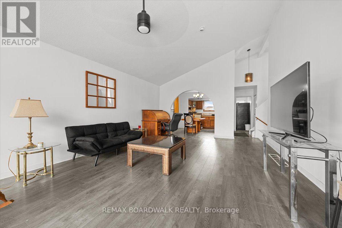 1864 Lenester Avenue W Property Photo 8