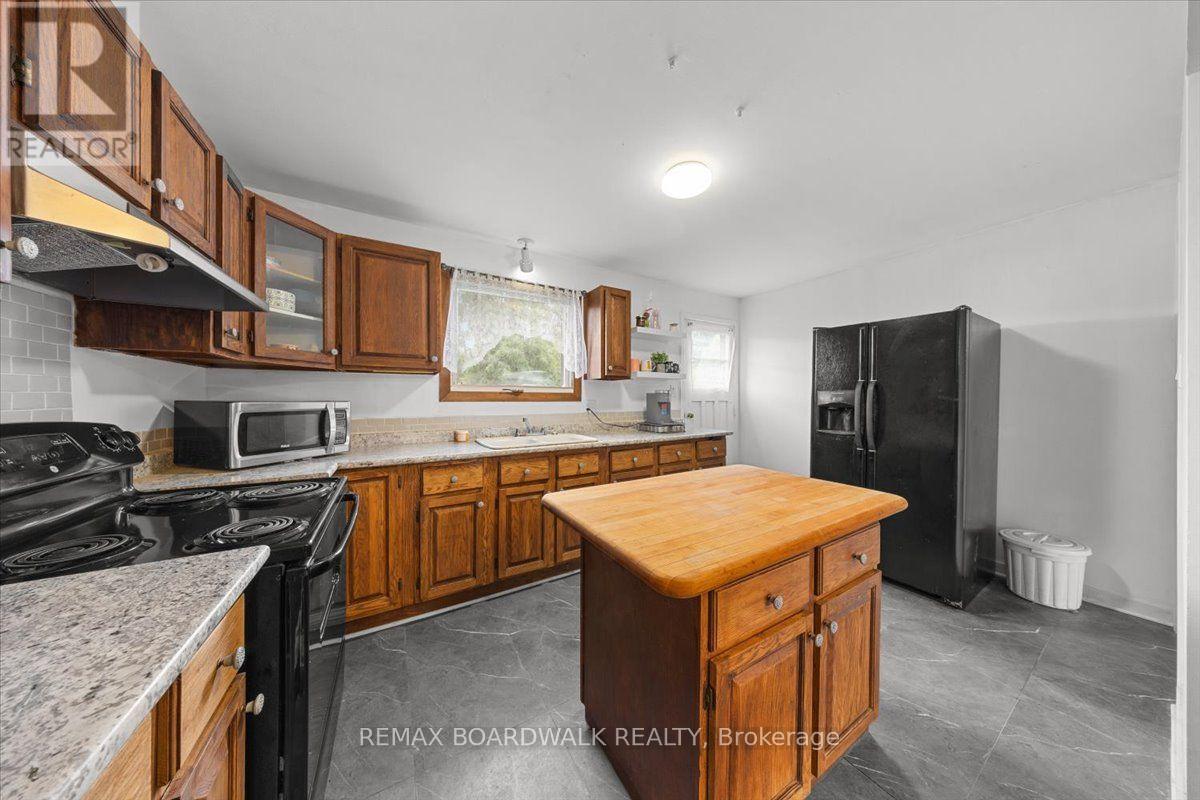 1864 Lenester Avenue W Property Photo 12