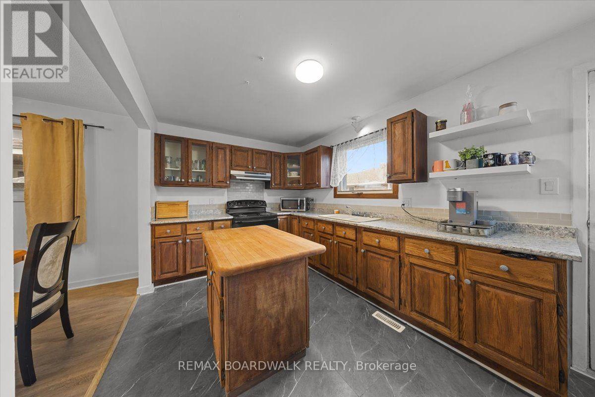 1864 Lenester Avenue W Property Photo 14