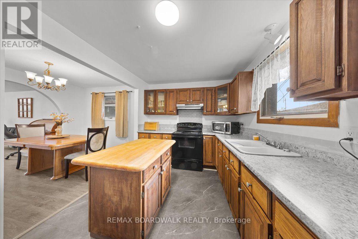 1864 Lenester Avenue W Property Photo 15