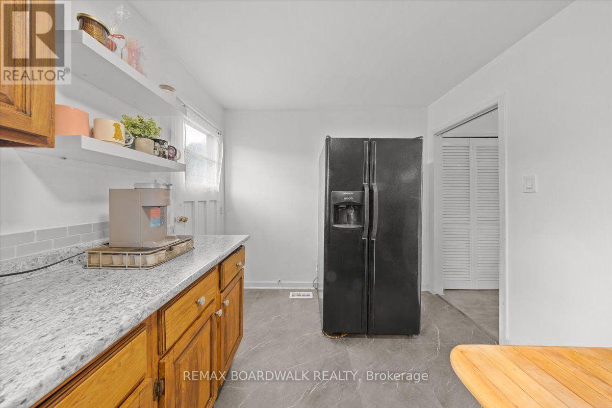 1864 Lenester Avenue W Property Photo 16
