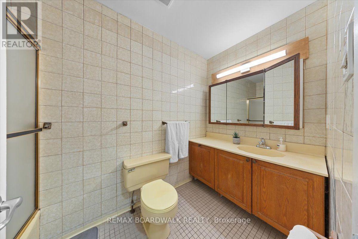 1864 Lenester Avenue W Property Photo 24