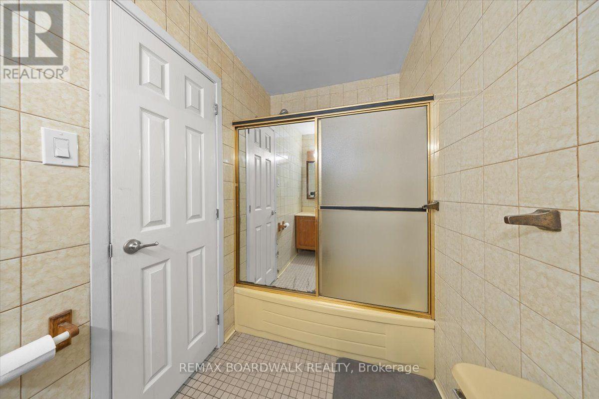 1864 Lenester Avenue W Property Photo 25