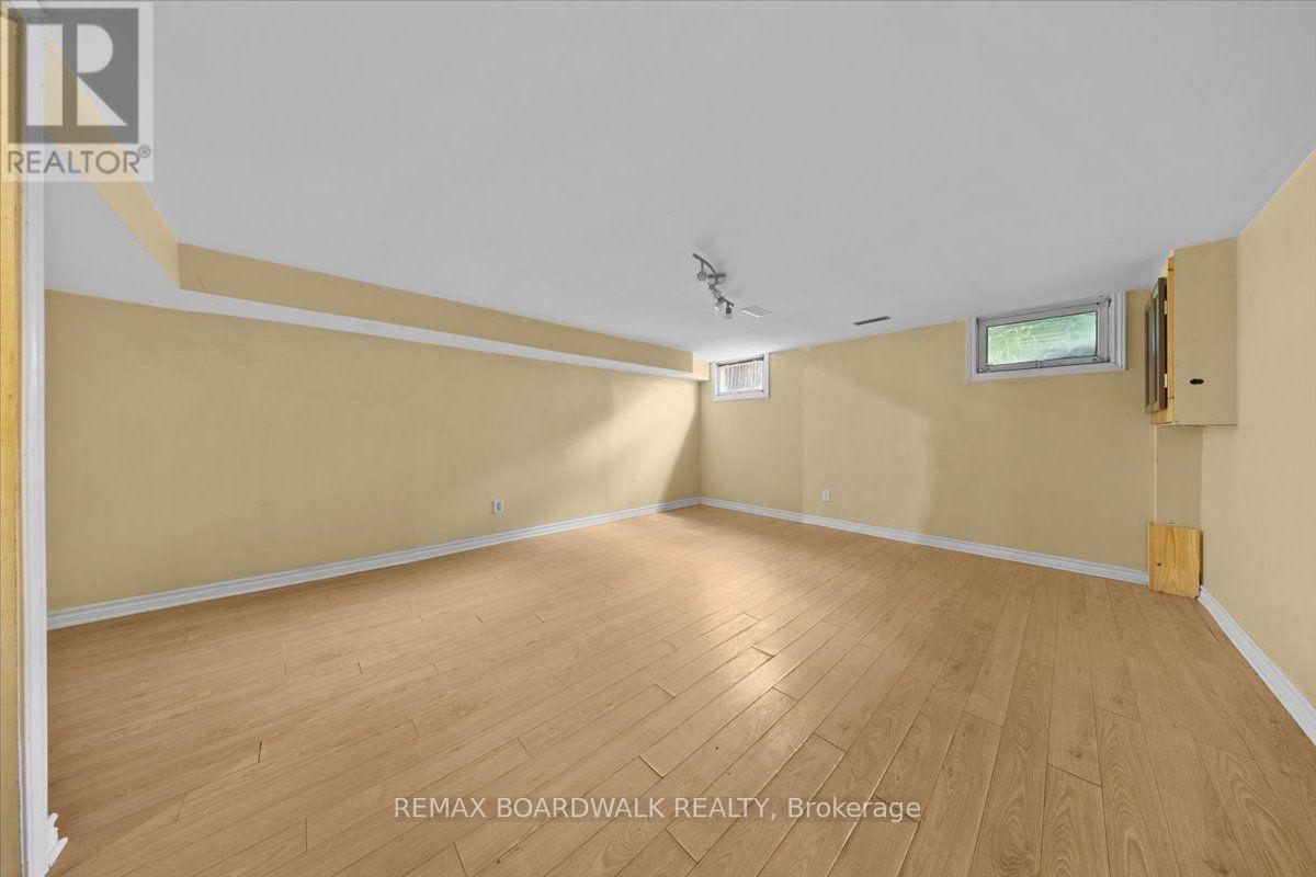 1864 Lenester Avenue W Property Photo 31