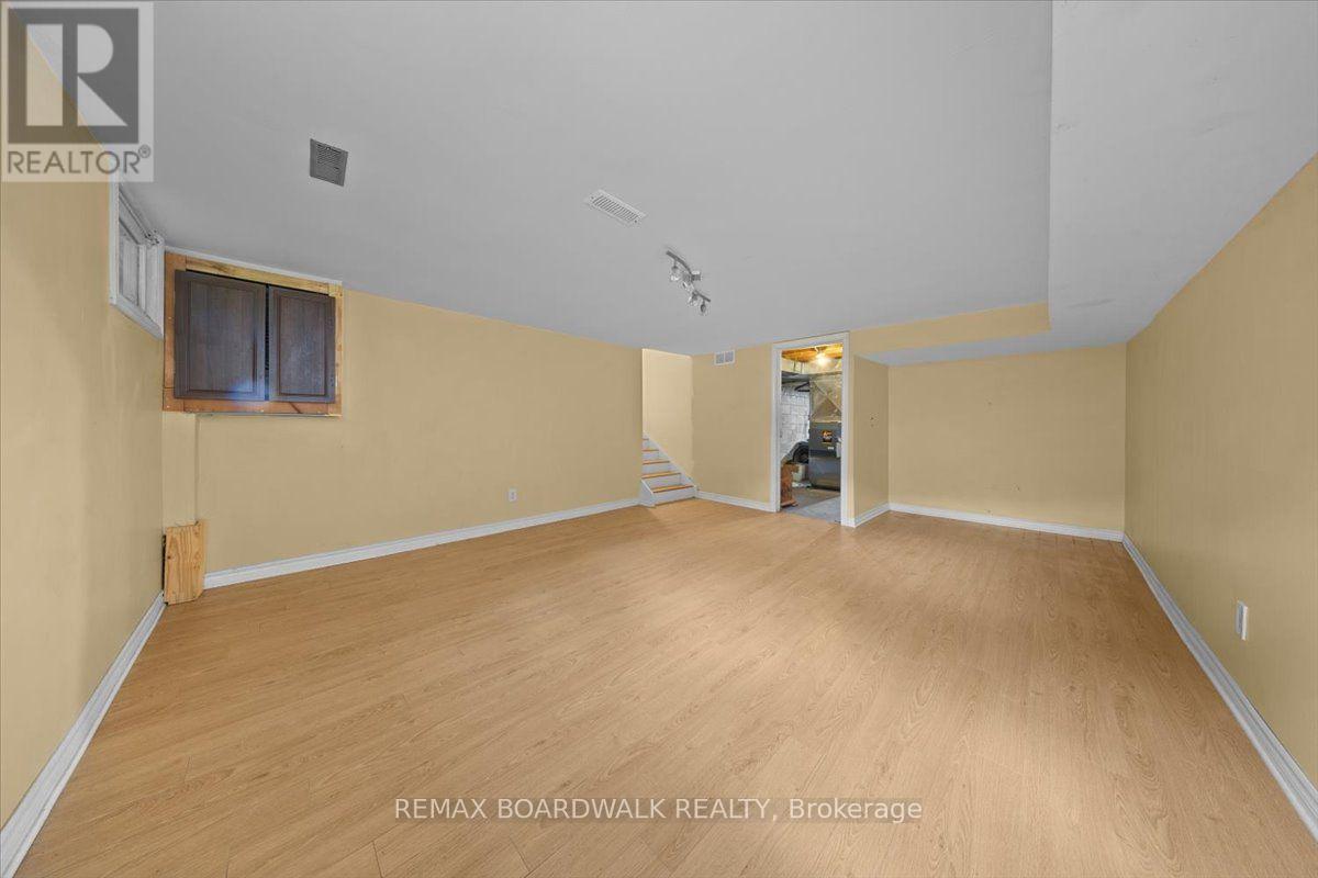 1864 Lenester Avenue W Property Photo 32