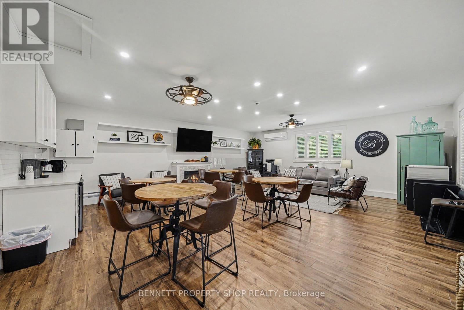 1194 Carp Road Property Photo 17