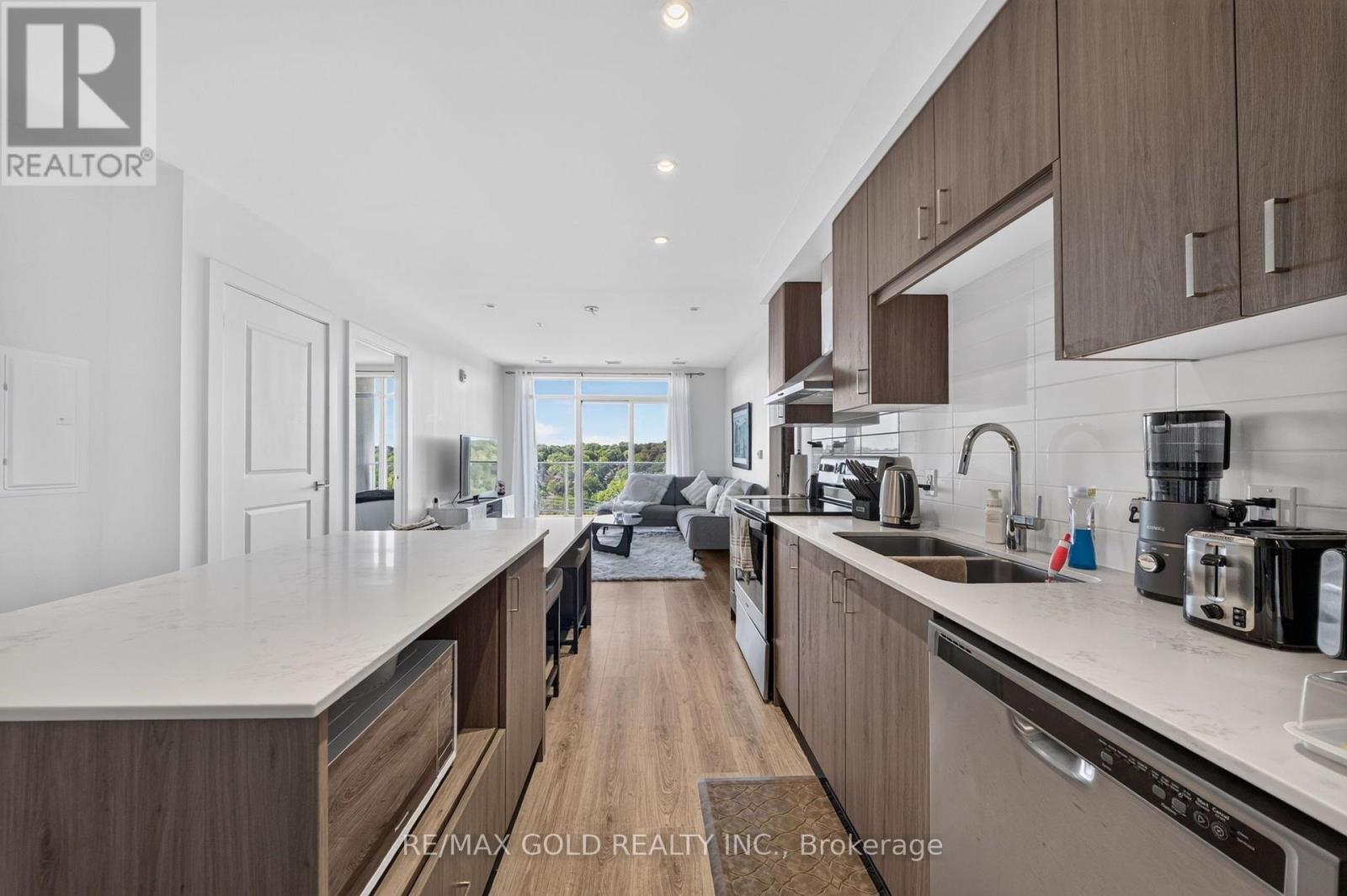 1310 - 15 Glebe Street Property Photo 8