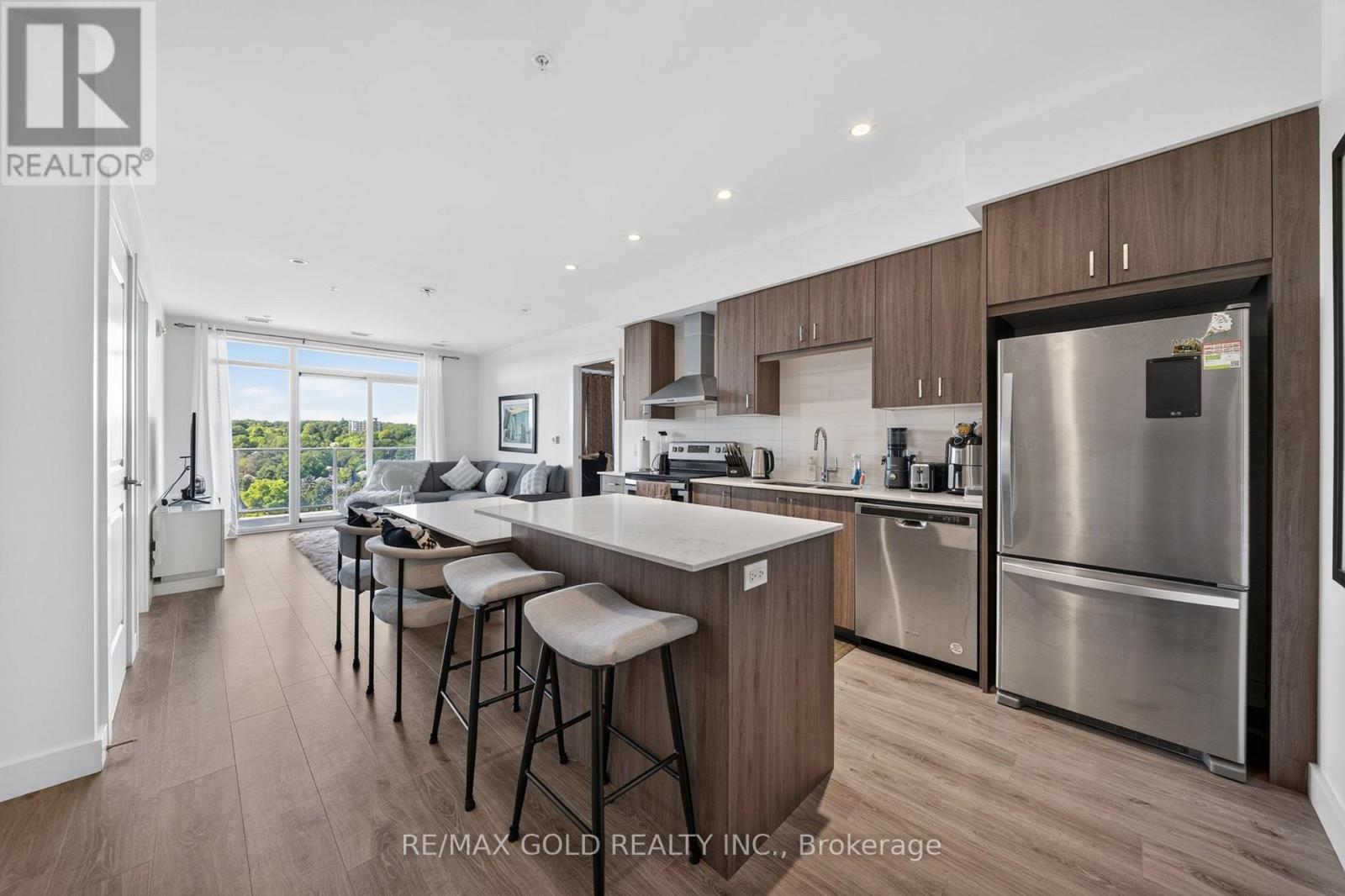 1310 - 15 Glebe Street Property Photo 9