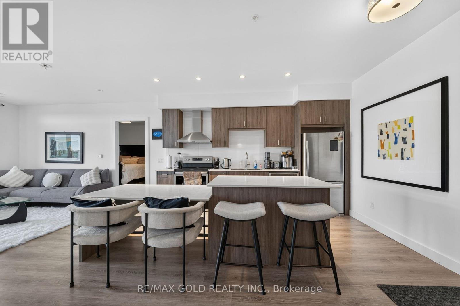 1310 - 15 Glebe Street Property Photo 10