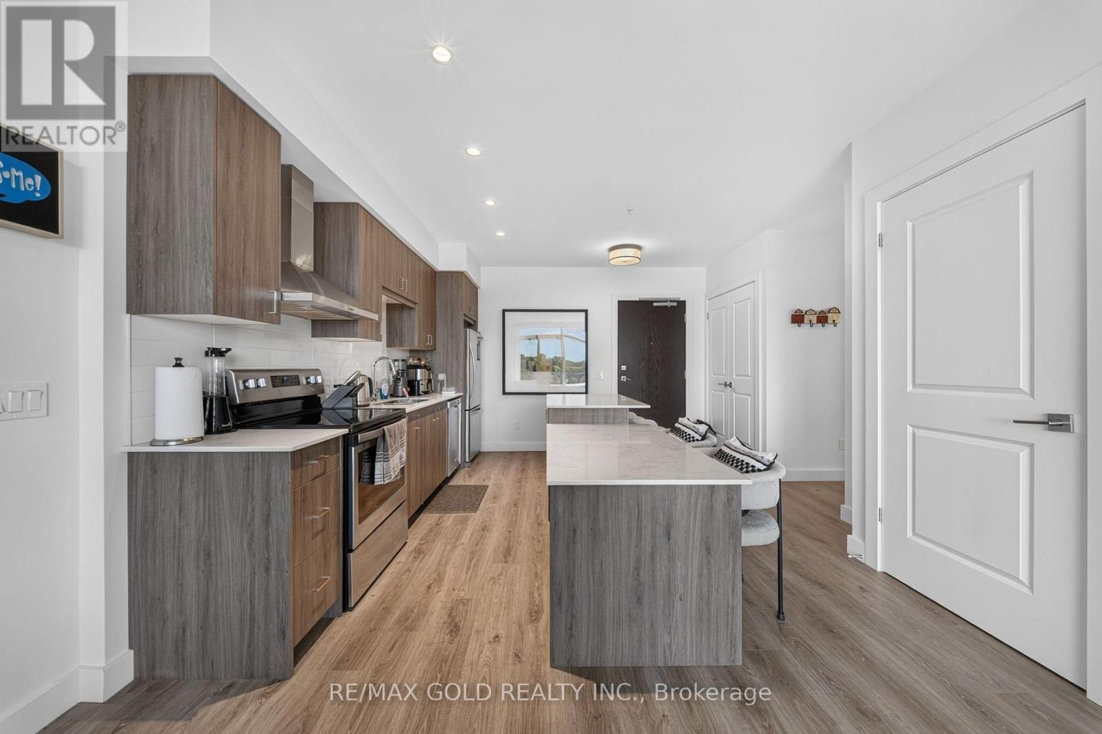 1310 - 15 Glebe Street Property Photo 11