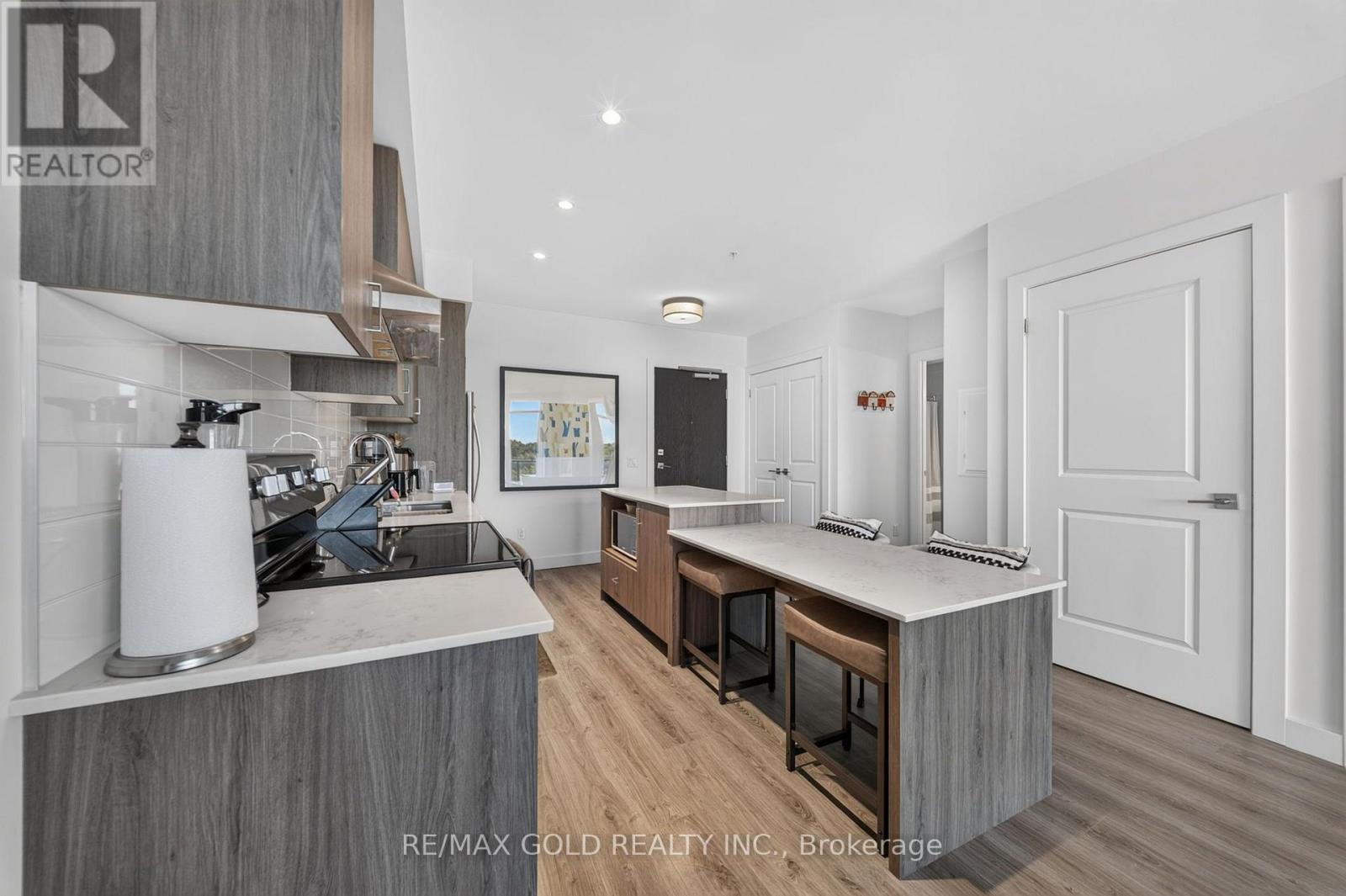 1310 - 15 Glebe Street Property Photo 12