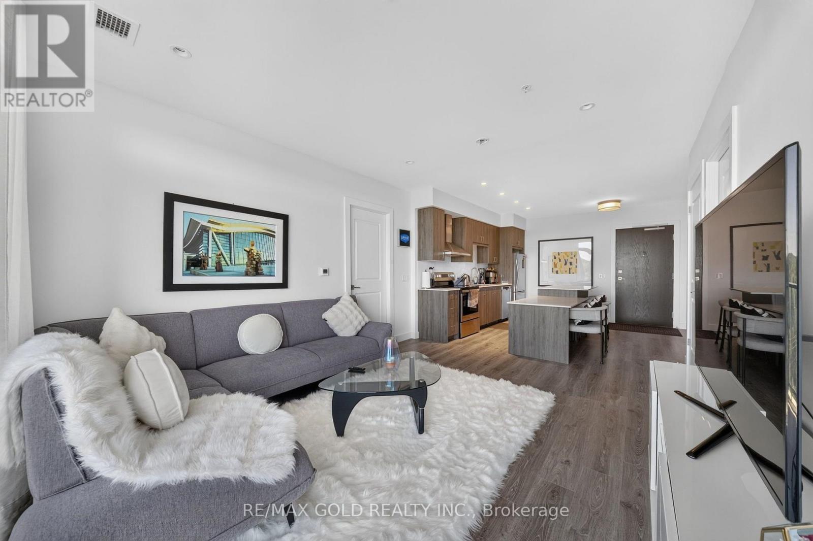 1310 - 15 Glebe Street Property Photo 21