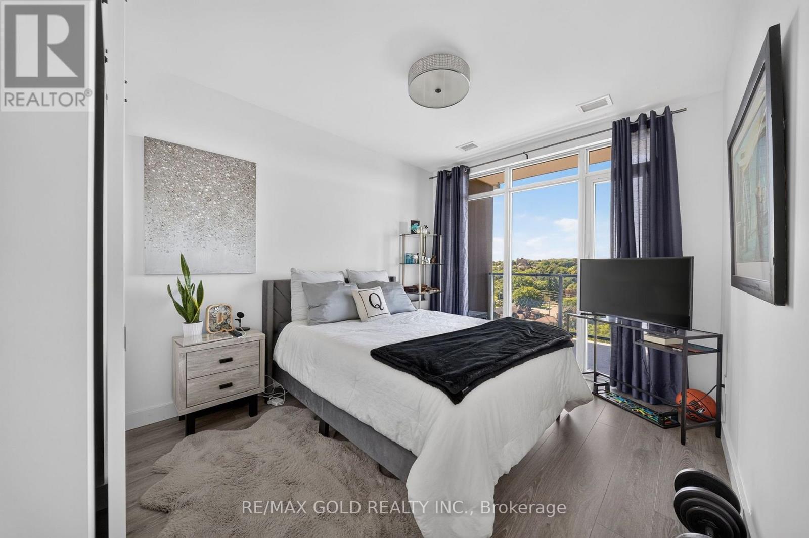 1310 - 15 Glebe Street Property Photo 24