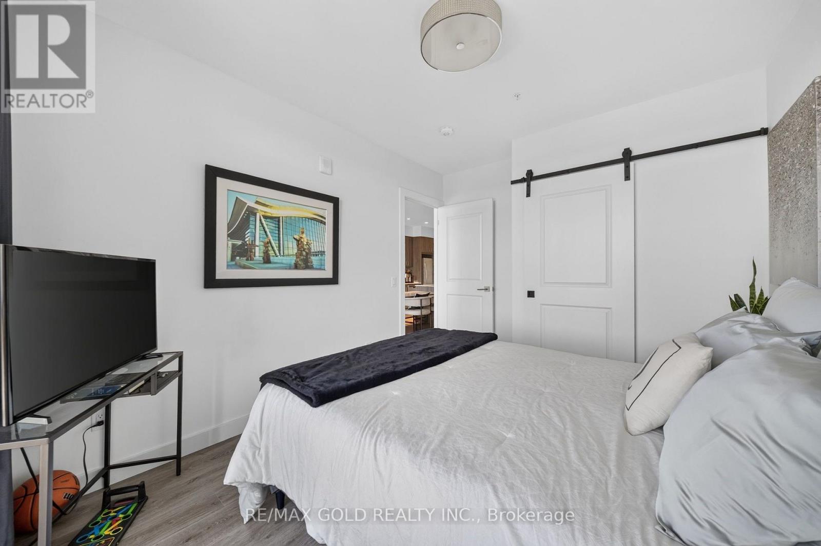 1310 - 15 Glebe Street Property Photo 25