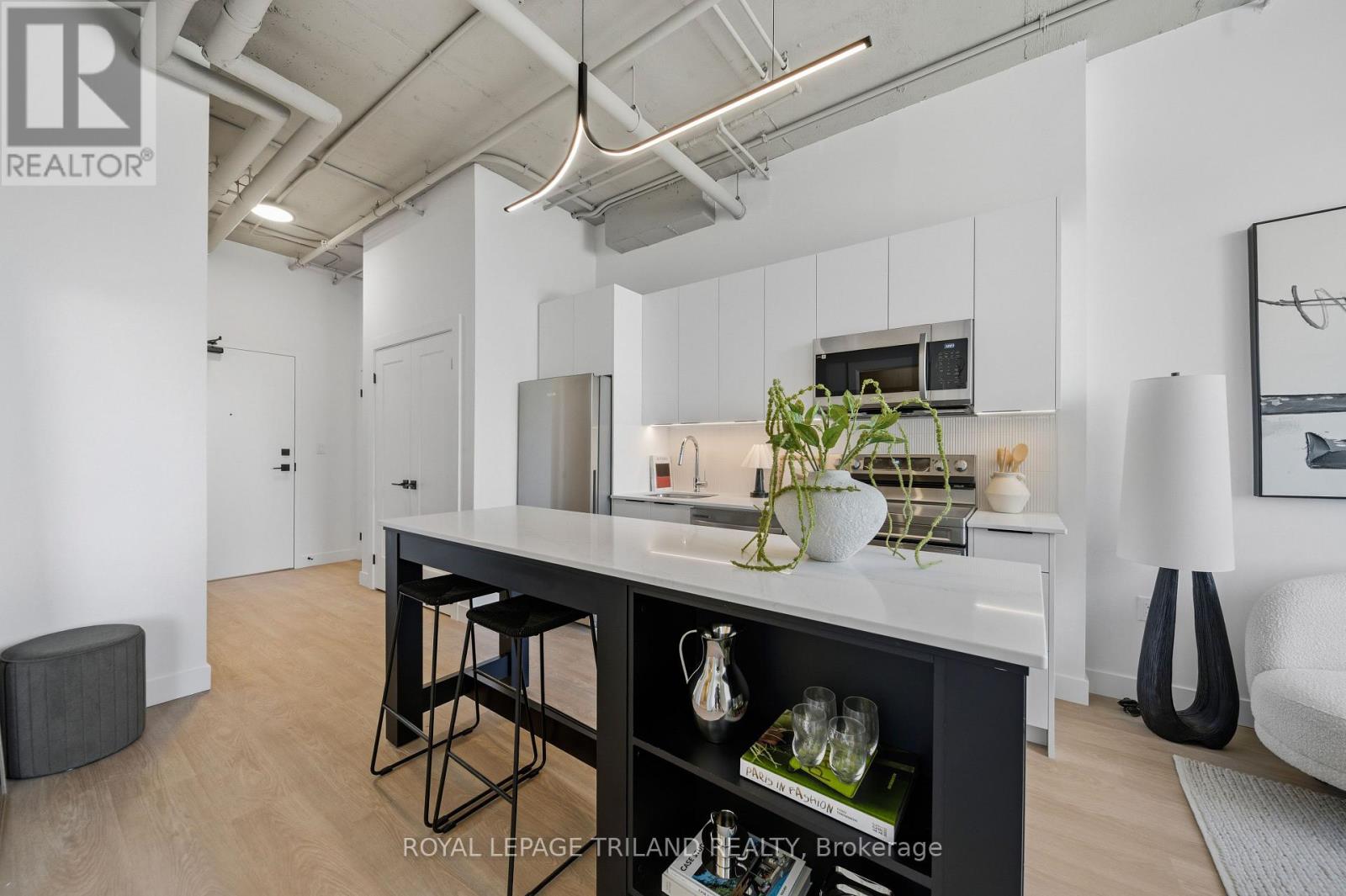 203 - 685 Richmond Street Property Photo 2