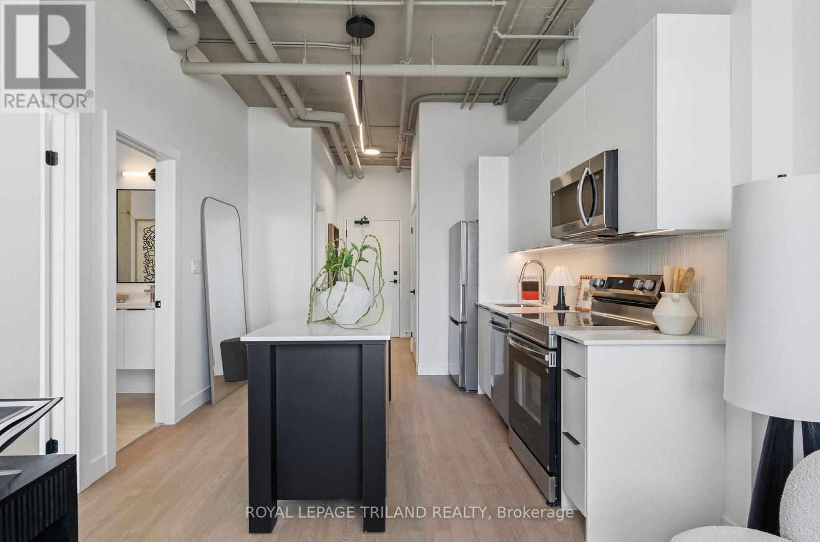 203 - 685 Richmond Street Property Photo 4